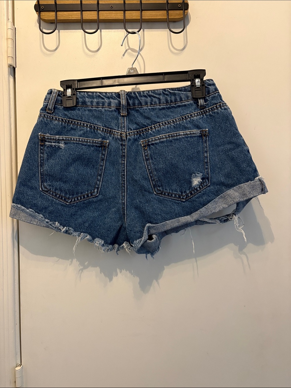 Forever 21 Distressed Dark Blue Denim Women’s Cutoff Shorts Size 28 - Picture 2 of 2